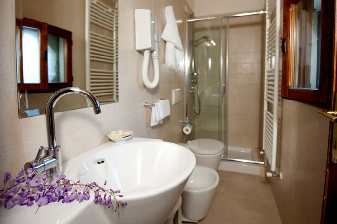 Bagno privato con box doccia