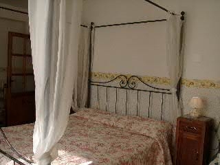 Chalet, letto a baldacchino 