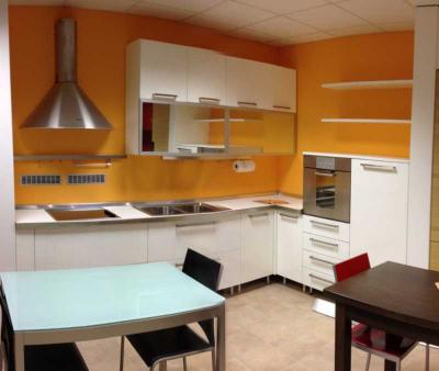 Cucina componibile ad angolo cucine legno massello produzione e ... Cucine moderne a angolo