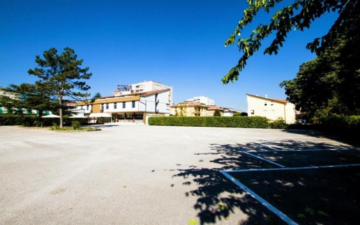 Bastia Umbra vicino Assisi con Ristorante - Hotel 3*** Aurora