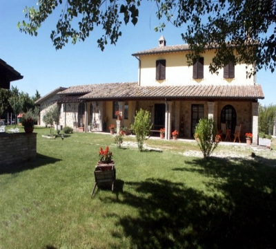 Affitto Villa ad Assisi con giardino, piscina e giochi per bambini per 10/12 persone