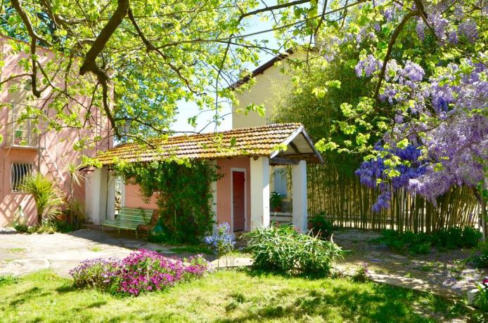 Affittacamere vicino Roma con camere e giardino