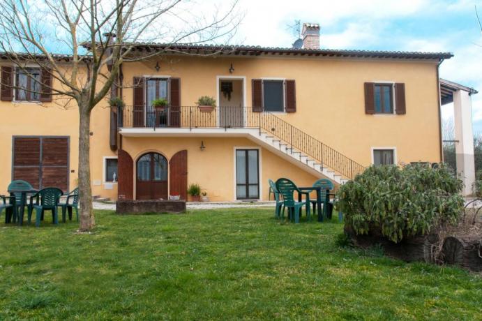 Esterno Agriturismo a Protte con giardino