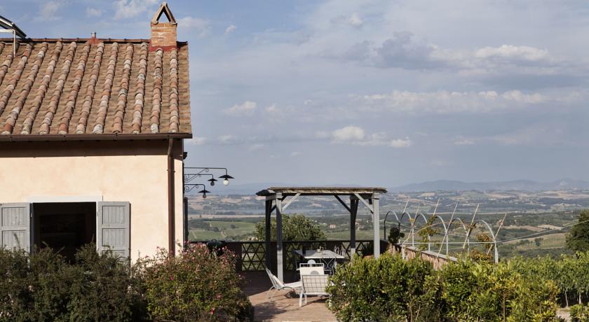 esterno villa con gazebo