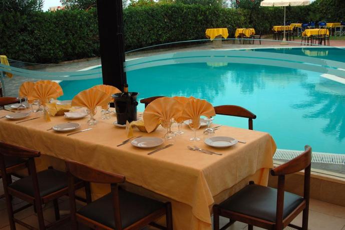 Albergo in Abruzzo, ristorante vista piscina adiacente spiaggia