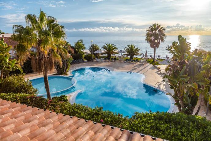 Resort con piscina e vista mare in Calabria