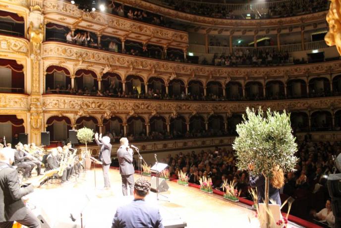 Fabio Lepore: Teatro Petruzzelli Bari 2017 (Lezioni-di Canto-Online)