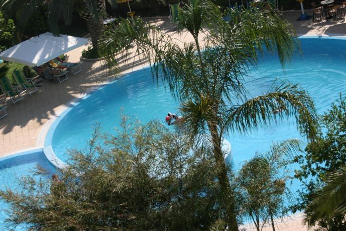 Piscina ideale per aduti e bambini vicino Tropea