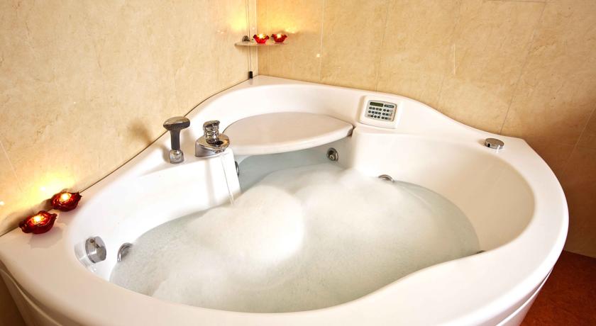 Camera con Vasca Idromassaggio Jacuzzi a Caserta centro