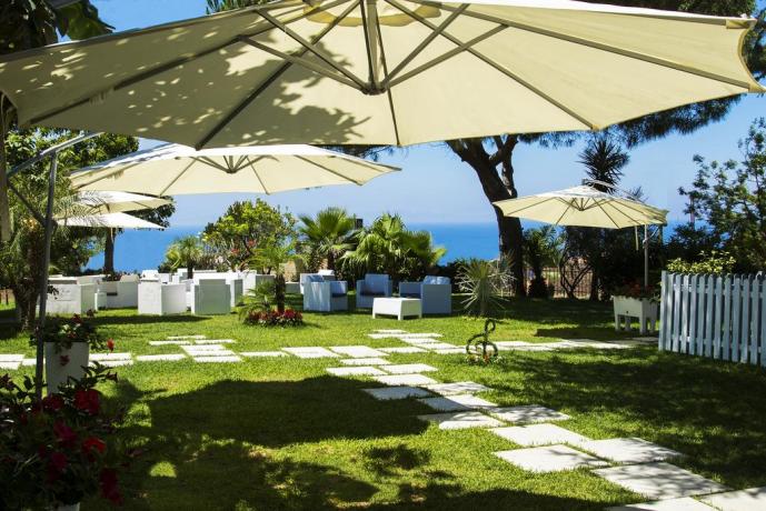 Hotel immerso nel verde tra Tropea e CapoVaticano