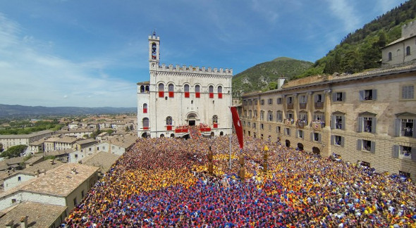 Centro Gubbio, citta medievale, Ceri, festa