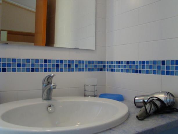 Albergo a Silvi, Camere con servizi privati, Wifi