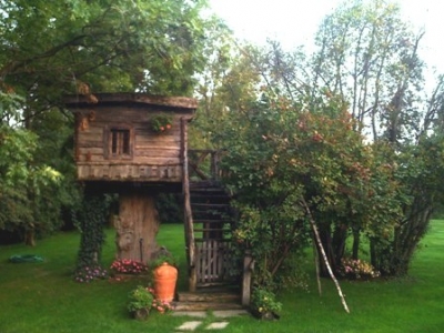 Baita sull'albero con sauna