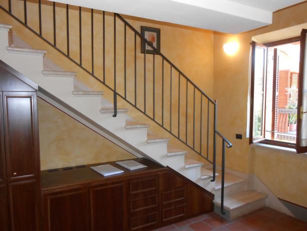 Vicino Assisi e Perugia, appartamento,scala per soppalco