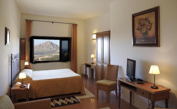 Camera con Finestra Panoramica-Cassaforte-Riscaldamento a Trapani