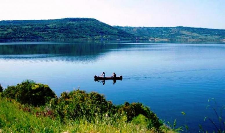  Lago Omodeo Sardegna vicinanza campeggio 