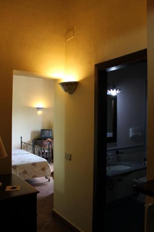 Agriturismo camera matrimoniale bagno ad Adrano