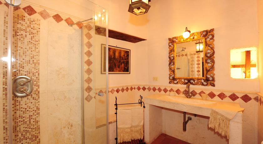 Bagno in marmo suite Alfeo dimora storica 