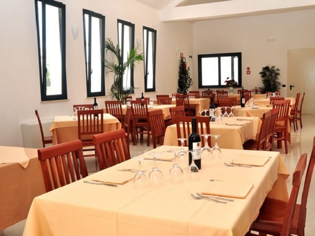Sala ristorante del Villaggio salentino 