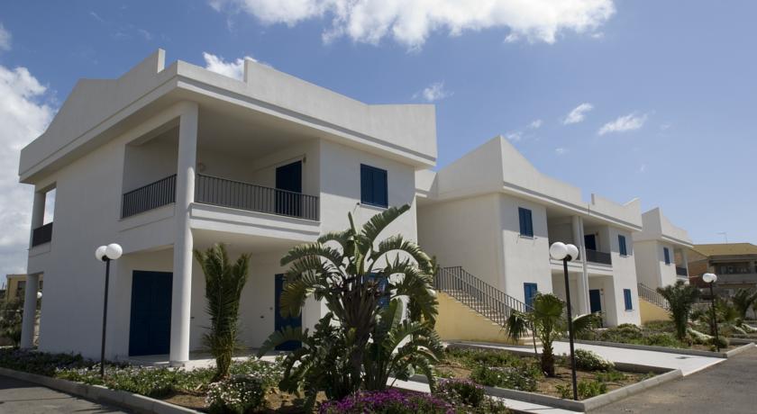 Villaggio vicino al Mare con Camere e Ristorante