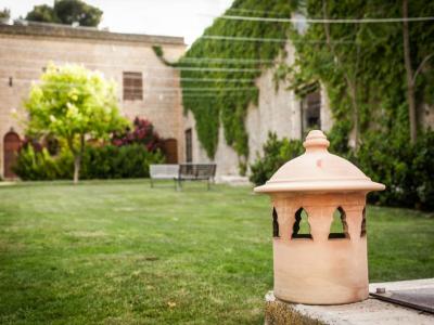 Giardino curato Masseria4stelle Valledolmo Sicilia Ideale vacanze