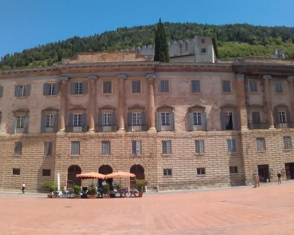 Palazzo a Gubbio Centro.  