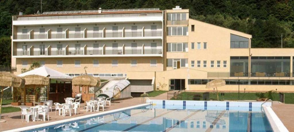 Piscina Hotel direttamente sul Lago di Bracciano