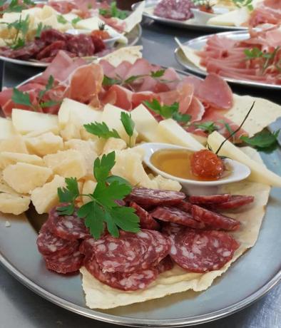 Menù Carne con prodotti tipici Sardi
