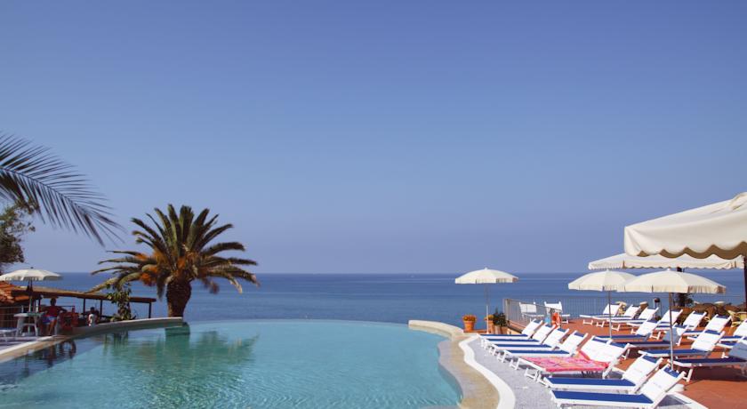 Piscina Fronte Mare in Villaggio Capo Palinuro