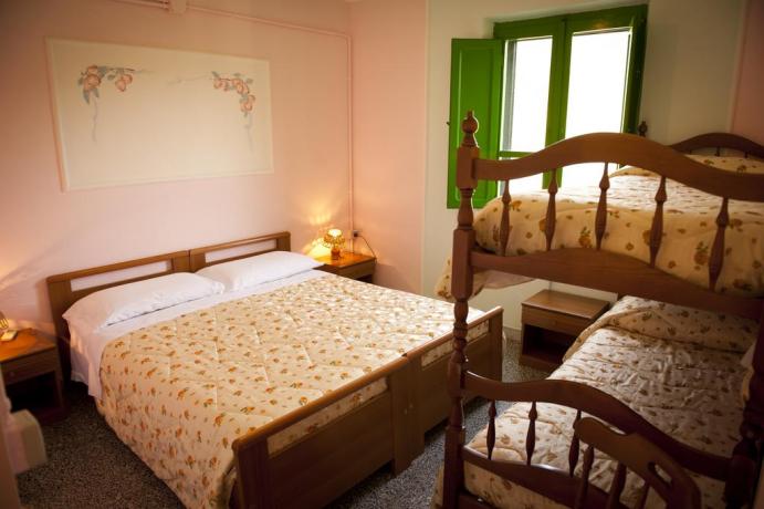 Camera con matrimoniale e letto a castello, Nuoro