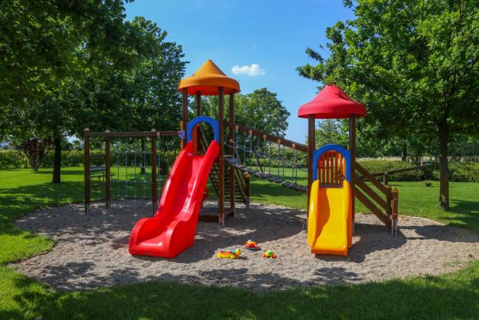 Agriturismo con parco giochi per bambini in Emilia