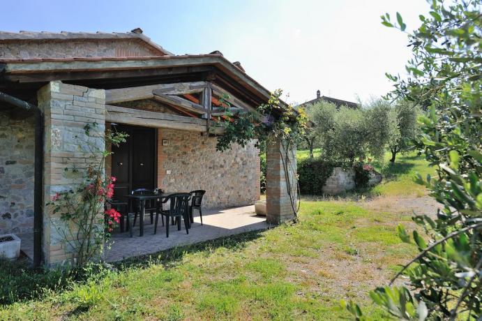 Appartamenti con vista giardino agriturismo vicino al Trasimeno 