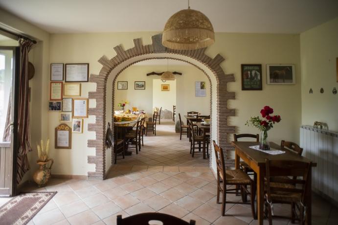 Sala ristorante tipico in agriturismo a Gubbio