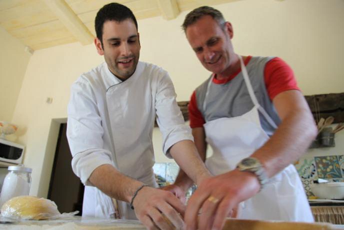 Relais Umbria con degustazione e scuola cucina 
