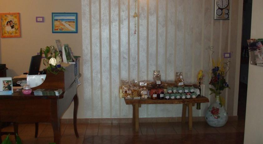Ingresso Ristorante con vendita prodotti tipici regionali