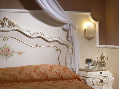 Camera superior con balcone esterno