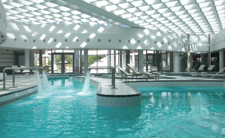 Piscina interna percorsi acqua calda-fredda Hotel Castellaneta-marina 