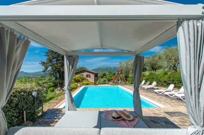 Piscina in villa tra Perugia e Gubbio 