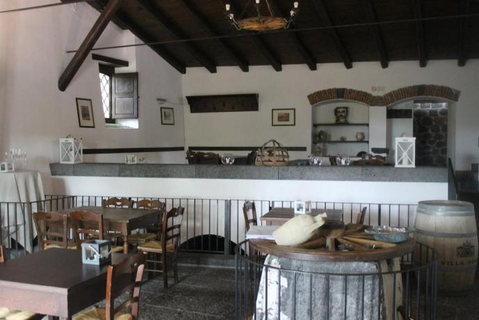 Sala ristorante agriturismo ad Adrano vicino Ponte Saraceni