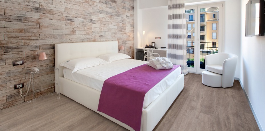 camera da letto matrimoniale con balcone
