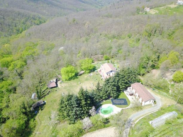 Agriturismo con piscina e ristorante a Carro