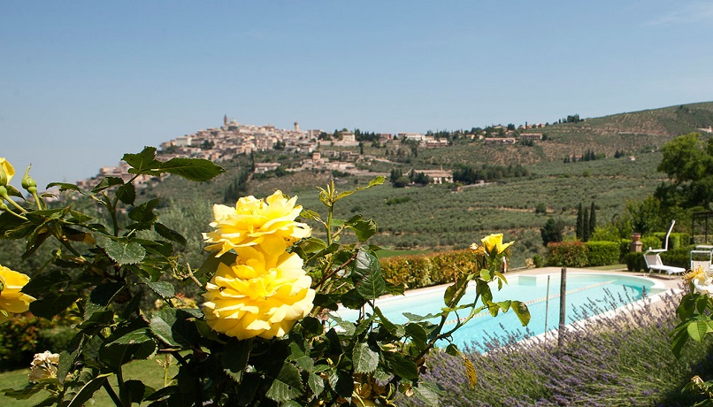 Appartamento con Piscina, prezzi bassi Trevi 