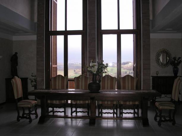 Salone per gli ospiti con camino