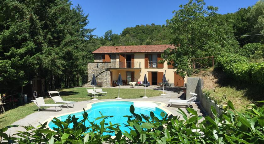 Agriturismo con facciata in pietra