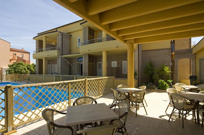 Hotel a Numana Residence con piscina