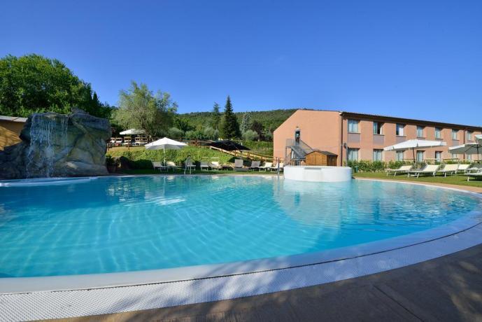 Hotel Perugia con Giardino, area piscina attrezzata