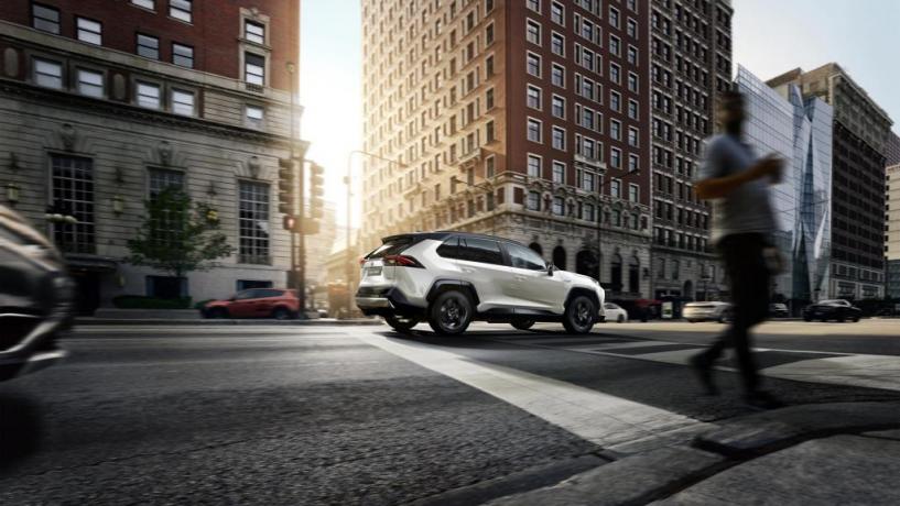 Noleggio Lungo Termine SUV TOYOTA RAV4 Ibrido