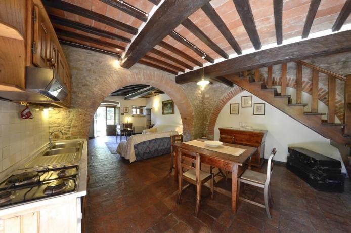 casale immerso nel verde in Toscana