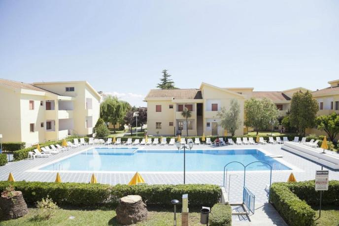 Hotel-residence 3 stelle con piscina Sellia-marina 