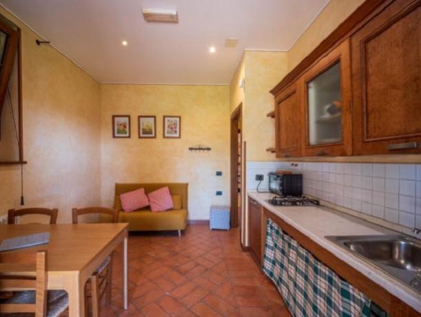 Sala e Cucina in Appartamenti in Casale 